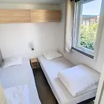 Mobil-home Grand Confort A 200m De La Avec Piscine Chauffee, 4 Pers, Terrasse, Parking - Fr-1-361a-21 Prázdninový dům Jullouville-les-Pins