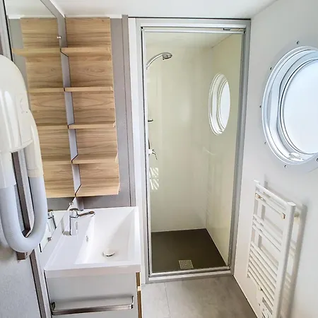 Mobil-home Grand Confort A 200m De La Avec Piscine Chauffee, 4 Pers, Terrasse, Parking - Fr-1-361a-21 * ז'ולוביל-לה-פאן