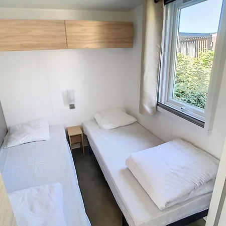 Mobil-home Grand Confort A 200m De La Avec Piscine Chauffee, 4 Pers, Terrasse, Parking - Fr-1-361a-21 בית נופש ז'ולוביל-לה-פאן