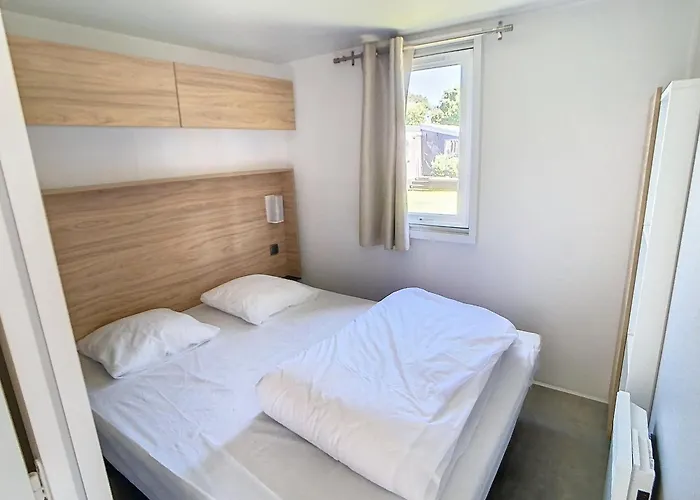 Hébergement de vacances Mobil-home Grand Confort à 200m De La Avec Piscine Chauffée, 4 Pers, Terrasse, Parking - Fr-1-361a-21 Jullouville