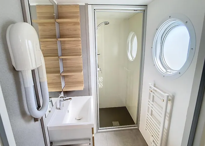 Mobil-home Grand Confort à 200m De La Avec Piscine Chauffée, 4 Pers, Terrasse, Parking - Fr-1-361a-21 * Jullouville