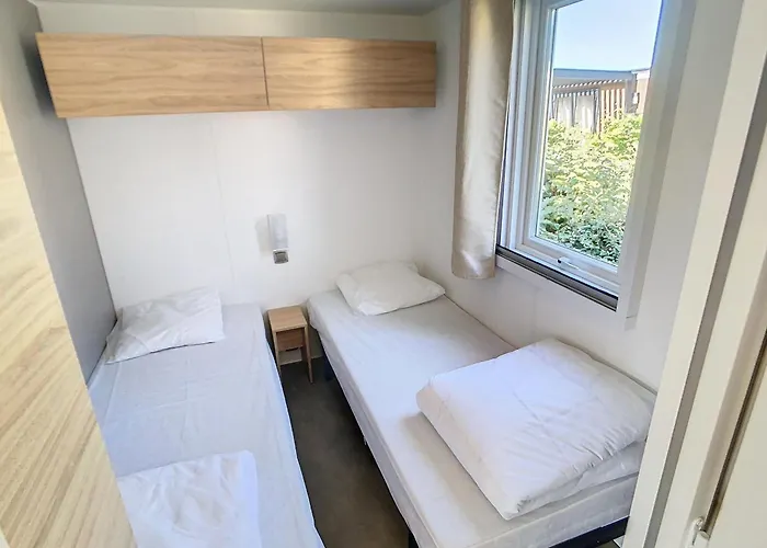 Mobil-home Grand Confort à 200m De La Avec Piscine Chauffée, 4 Pers, Terrasse, Parking - Fr-1-361a-21 Hébergement de vacances Jullouville