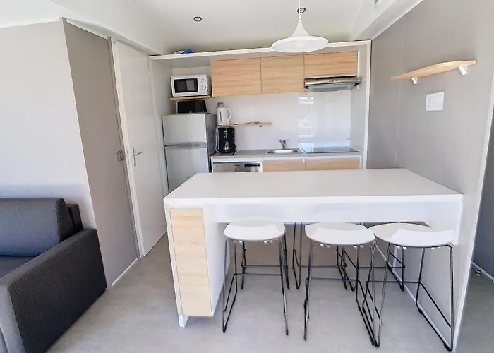 Mobil-home Grand Confort à 200m De La Avec Piscine Chauffée, 4 Pers, Terrasse, Parking - Fr-1-361a-21 Hébergement de vacances Jullouville